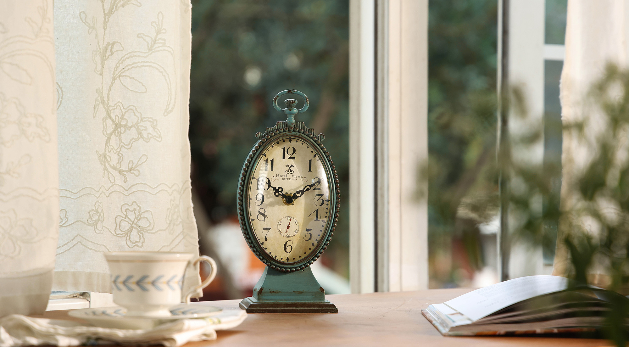 Amazon.com: NIKKY HOME Vintage Table Clock - Battery Operated